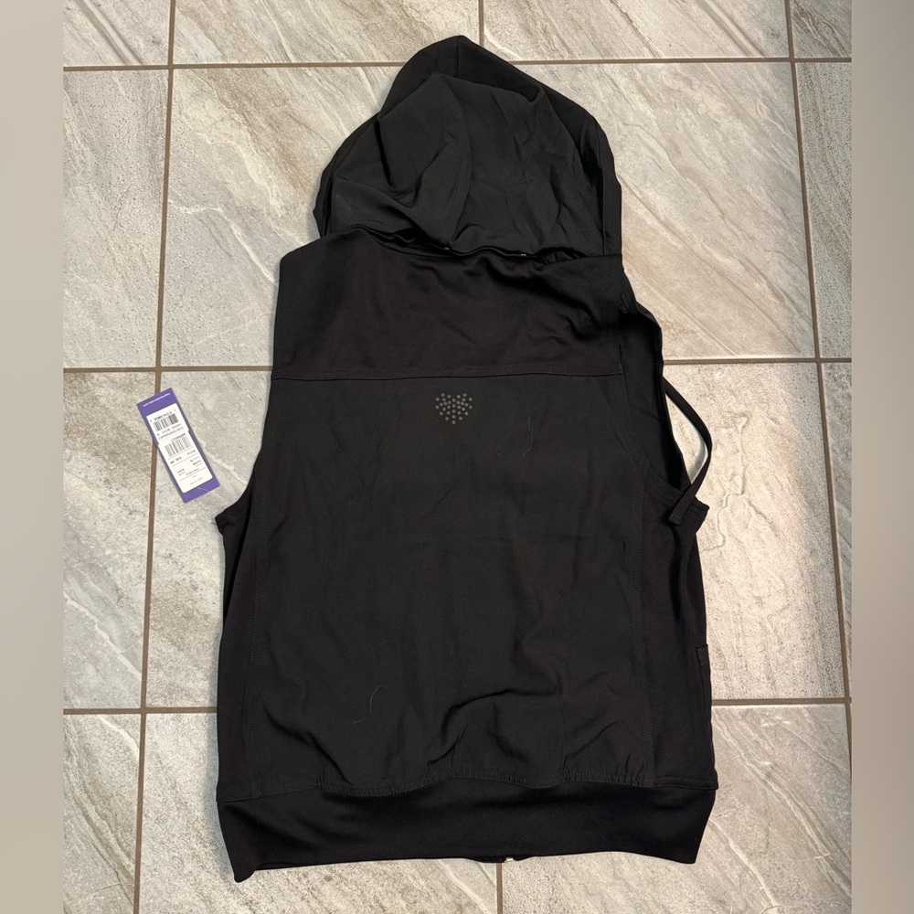 Women’s medium black scrub vest, heart and soul